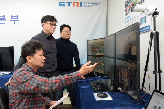 ETRI 연구진이 과거 범죄 통계 데이터와 CCTV 영상을 AI로 자동 분석해 범죄 예측 가능성을 확률적으로 예측해 주는 '예측적 영상보안 원천기술(데자뷰)' 개발에 착수했다.  ETRI 제공